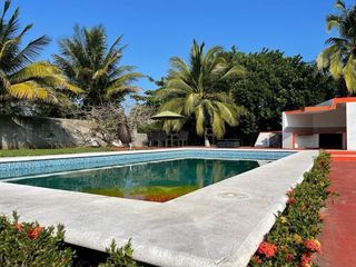 Rancho de 4,972 m2 con CASA Y ALBERCA en venta en Dos Bocas. MEDELLÍN, VERACRUZ.