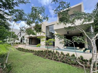 Casa en Yucatan Country Club en venta con vista a cenote
