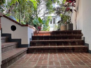 En VENTA propiedad de 9 departamentos y accesorias en el centro de Cuernavaca, Morelos.