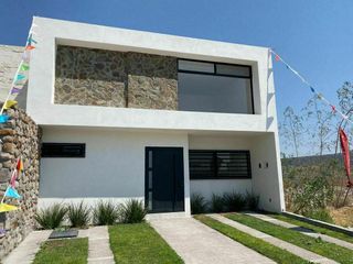 Preciosa Casa a DOBLE ALTURA en Cañadas del Arroyo, 4ta Recamara en PB, Lujo