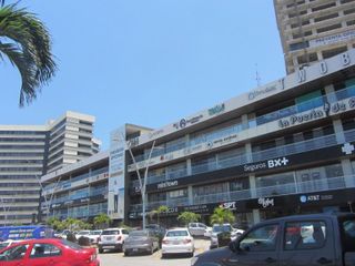Locales en Plaza Vela desde 65 m². Excelente ubicación en zona de Boca del Rio