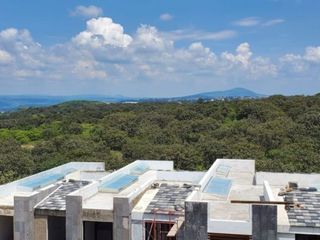 CASA EN VENTA EN ZAPOPAN CON VISTA AL BOSQUE