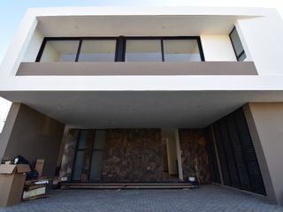 Casa(121) en Venta en Privada Oasis en Yucatán Country Club