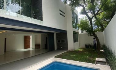 Casa nueva en venta con vigilancia, 5 recámaras en la zona dorada de Cuernavaca