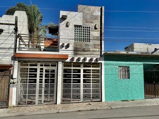 Se vende casa de 5 recámaras en Villa del Real, Tijuana