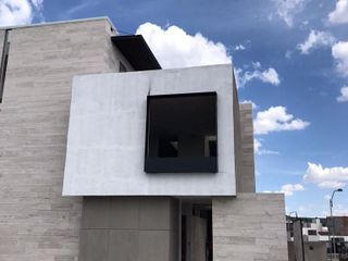 Casa en Venta en Colinas de Juriquilla, Diseño de Autor, Esquina, Cto Servicio..