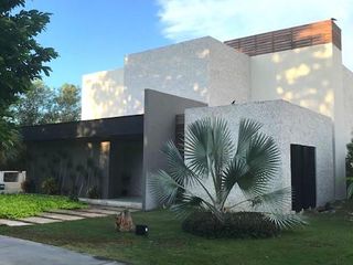 Hermosa Residencia Amueblada, Frente al Campo de Golf, Yucatán Country Club