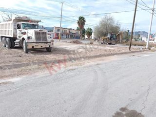Terreno comercial sobre avenida calzada Gómez Morín en Torreób, con alto flujo vehicular