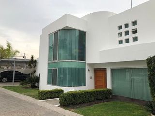 Hermosa casa en Cumbres del Mirador a 10 minutos del centro de Querétaro