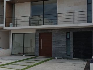 Se Vende Casa en Juriquilla San Isidro, Equipada, 3 Recamaras, Roof Garden, Luo