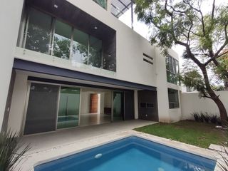 Residencia Minimalista en Venta en Jardines de Delicias,  Cuernavaca Morelos.