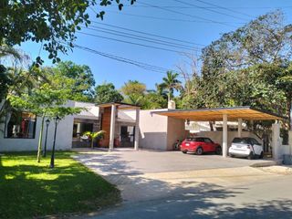 ELEGANTE CASA EN VENTA EN MÉRIDA EN PRIVADA CLUB DE GOLF LA CEIBA