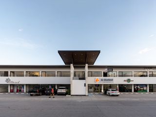 LOCAL EN RENTA EN PLAZA COMERCIAL EN RANCHO SANTA MONICA