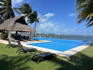 Casa en Venta en Cancún, Isla Dorada 3 recámaras con muelle