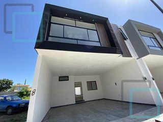 VENTA DE CASA EN ALTARES RESIDENCIAL ZONA CARRETERA NACIONAL SANTIAGO