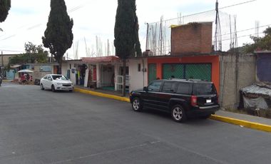 Casa con Locales en Atizapán