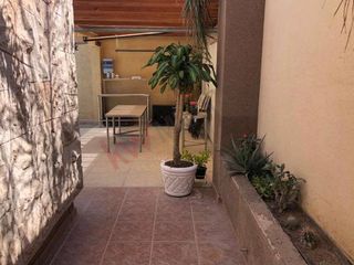 Casa en esquina, CON ALBERCA calefactable, de una sola planta, en Venta, Colonia Navarro, en excelentes condiciones y bellos acabados