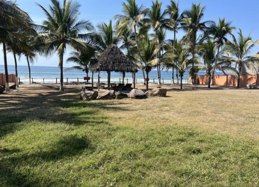 Hacienda de la Costalegre for Sale en La Fortuna, Pérula, Jalisco, Mexico Casa en venta en