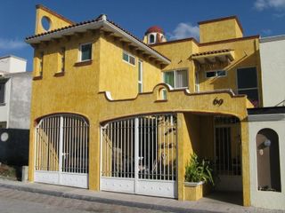 Preciosa Casa en Milenio III, Estilo Mexicano, con Bóveda Catalana, Ubicadisima.