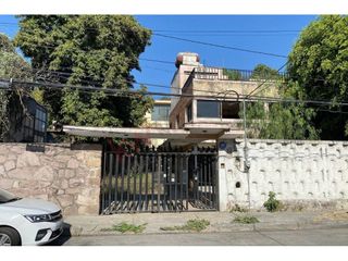 Casa en venta para remodelar o como terreno ( 413 m2) en Naucalpan