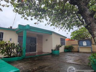 Venta de Casa con 2 habitaciones en calle Sonora, Col. Petrolera, Coatzacoalcos, Ver.