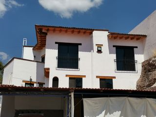Casa en RENTA en Marfil por carretera libre Guanajuato