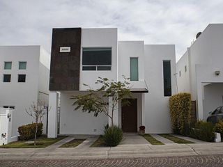 Se Vende Casa en Cumbres del Lago, de OPORTUNIDAD, 3 Recamaras, Jardín..