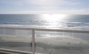Hermoso condominio frente a la playa en el centro de Rosarito $465,000 Dólares