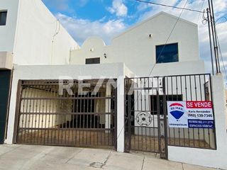 Casa en venta de dos plantas en Fraccionamiento Perisur de Hermosillo, Sonora.
