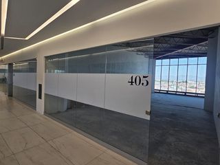 RENTA OFICINA 4 PISO PLAZA KRYSTAL  405