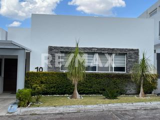 Casa en renta de un piso en privada con alberca en Juriquilla RCR241202-MN - (3)