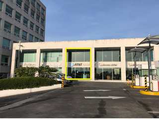 Local comercial en Plaza en Av. Principal