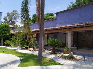 Casa tipo hacienda en Jurica Querétaro, proyecto de José Luis Becerra con 950 m² de construcción y 2,220 m² de terreno