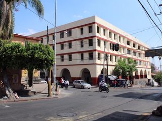 Edificio de productos en el centro de Cuernavaca en esquina