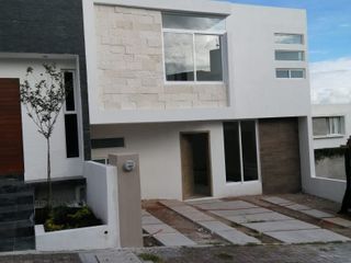 Preciosa Casa en Punta Esmeralda, Acabados de Lujo, de OPORTUNIDAD !!