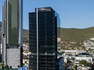 Renta de oficina en obra gris en zona Santa María, Monterrey.
