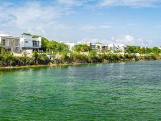 * Lagos del sol, terreno en venta en Cancun, frente a lago
