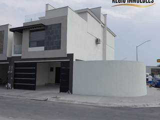 Venta de Espectacular Casa de 3 Niveles y Terreno Excedente!!