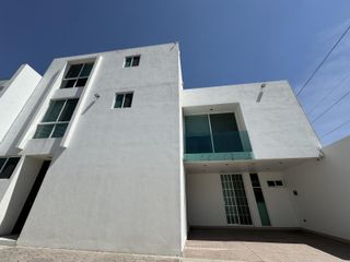 CASA EN VENTA EN LA HERENCIA 3022, ZONA SANTIAGO MOMOXPAN