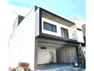 Espaciosa Casa en Venta de 4 Habitaciones en Cumbres Santoral, García