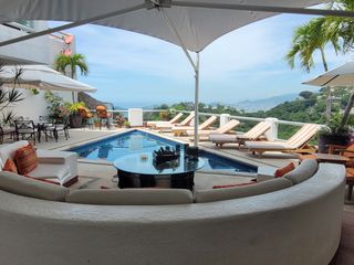 Se vende casa con alberca en residencial en Lomas de Marquez , Acapulco.