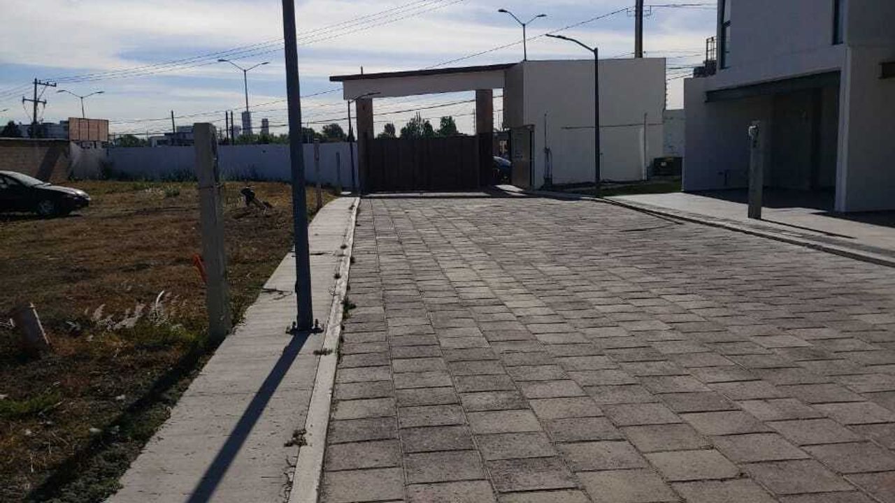 TERRENOS EN VENTA FRACC. EN LA CARCAÑA, SOBRE CAMINO REAL A MOMOXPAN