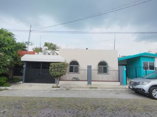 Casa en Venta, Espacios amplios como nueva, Colonia Lomas Vistahermosa, Colima