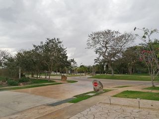 EN VENTA Terreno en esquina, Parque Natura. Mérida.