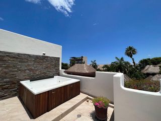 Penthouse de 1 recámara con rooftop privado y jacuzzi en venta Playa del Carmen