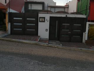 EXCELENTE CASA CON DOS RRCAMARAS ABAJO T UNA ARRIBA CON VESTIDOR YBAÑO