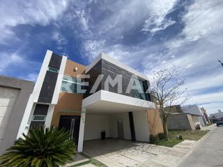 Casa en Venta en residencial privado frente a Area Verde - (3)
