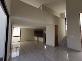 Casa en Venta en Floresta Residencial con cuarto en Planta Baja y Carpintería