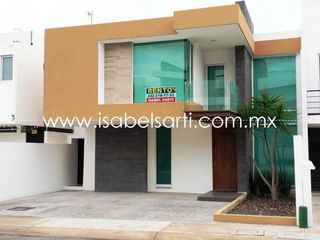 CASA EN VENTA EN LOMAS DE JURIQUILLA