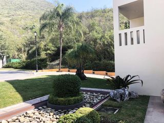 CASA EN VENTA PORTAL DEL HUAJUCO CARRETERA NACIONAL MONTERREY N L $18,500,000